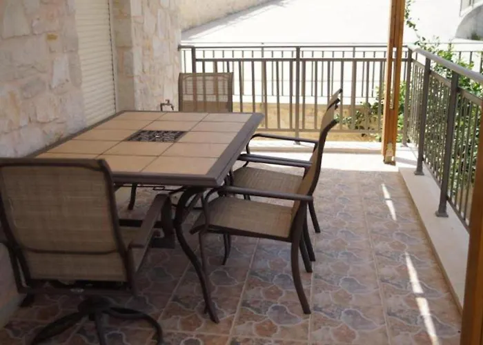 Beautiful Holiday House For 10 Persons, With Swimming Pool