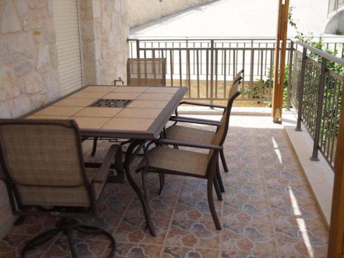 Beautiful House For 10 Persons, With Swimming Pool Villa *