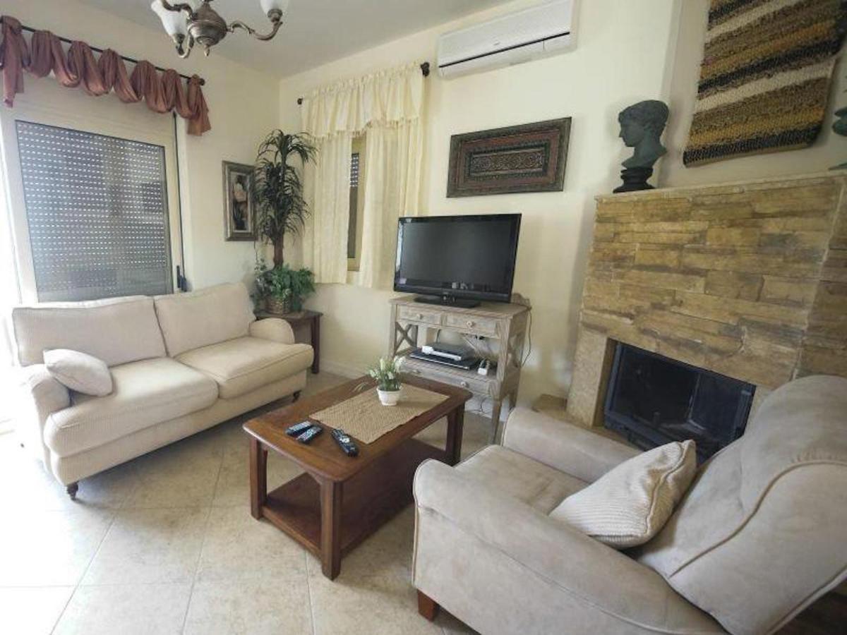 Villa Beautiful House For 10 Persons, With Swimming Pool *