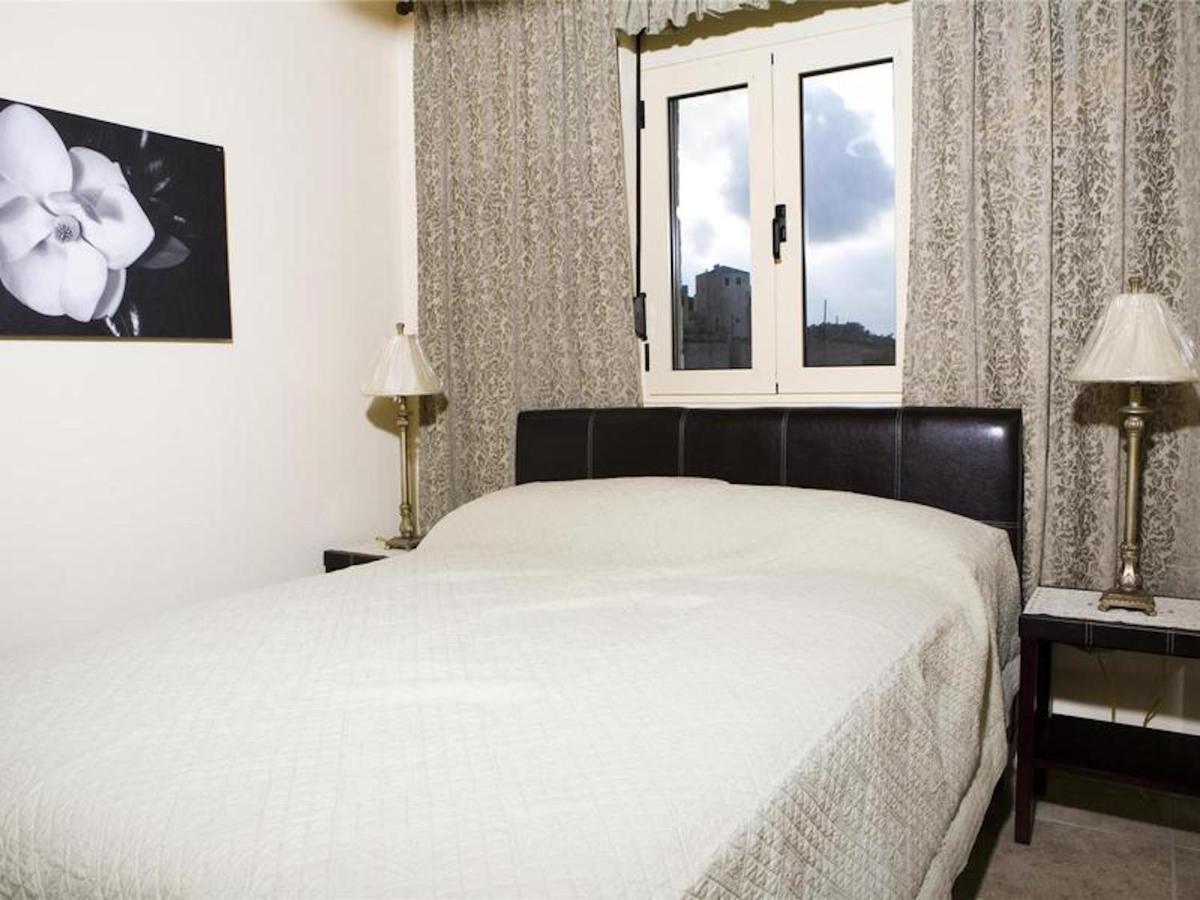 Beautiful House For 10 Persons, With Swimming Pool Villa