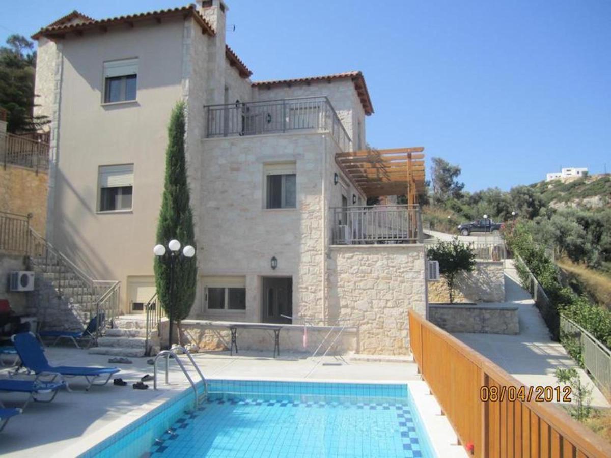 Villa Beautiful House For 10 Persons, With Swimming Pool *